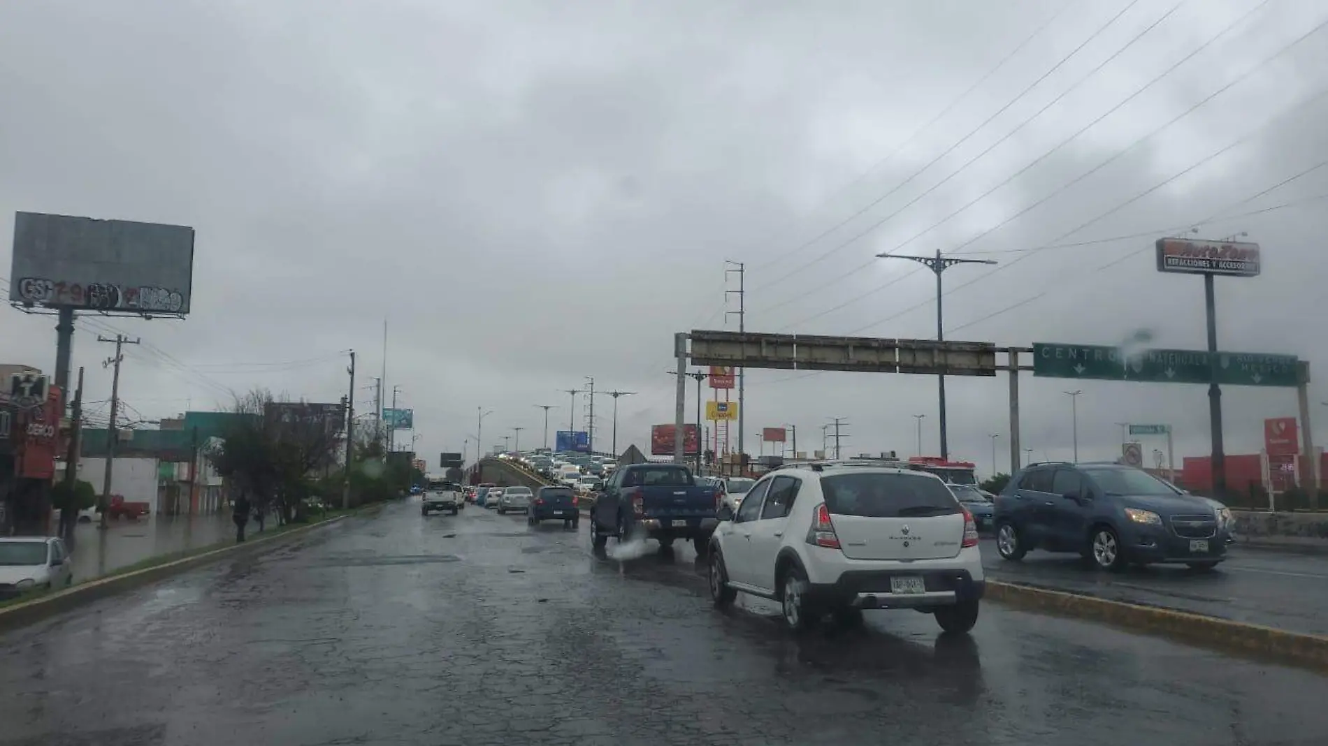 Tráfico en Puente Pemex (2)